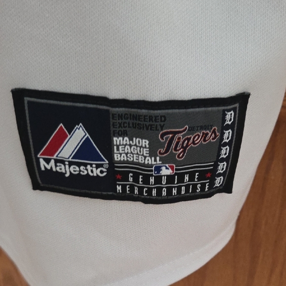 Tigers White and Black Fielder Jersey - Picture 4 of 6